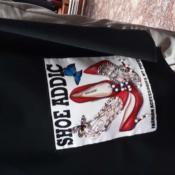 Cape - Picture 4 of 6